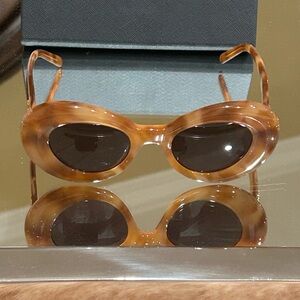 LOEWE Tortoiseshell
Wing Sunglasses EUC/COA